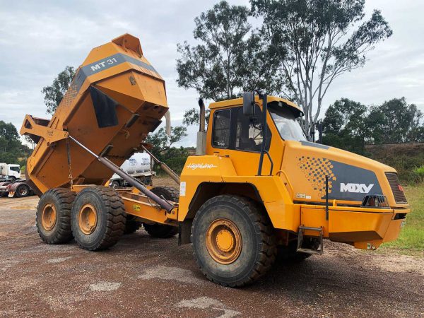 How To Operate A Moxy Dump Truck